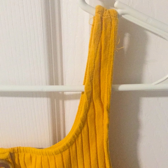 ⭕️3for$15⭕️ Yellow crop top tank - Picture 4 of 6